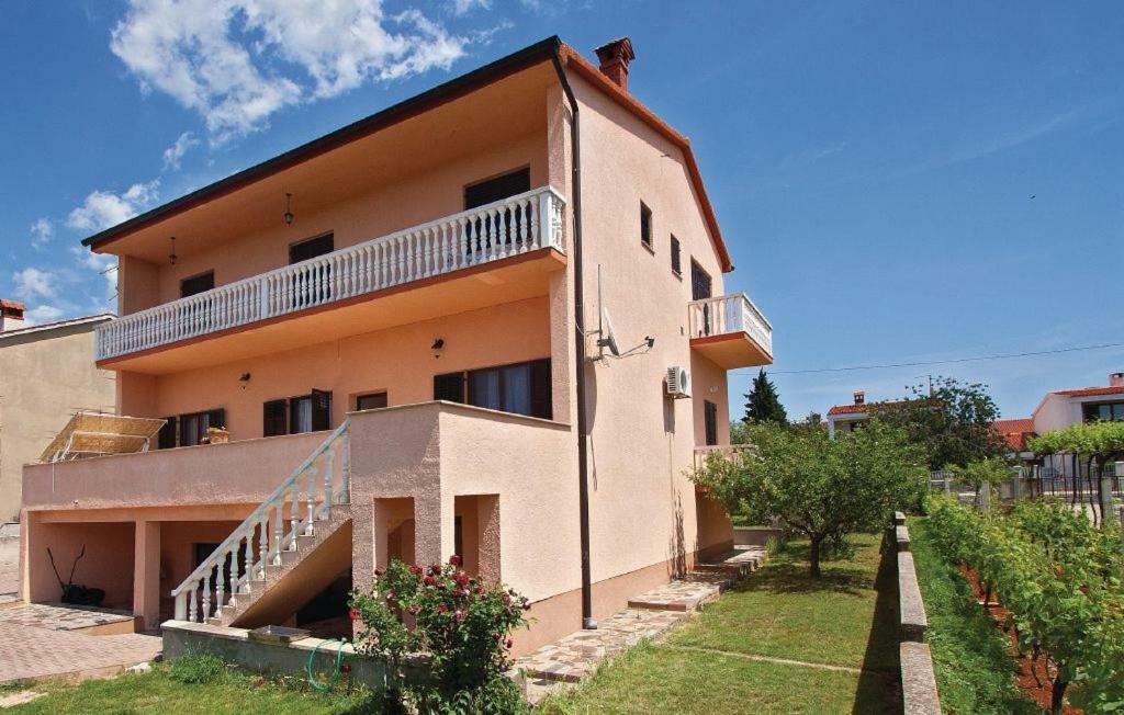 Apartment Vito Pula